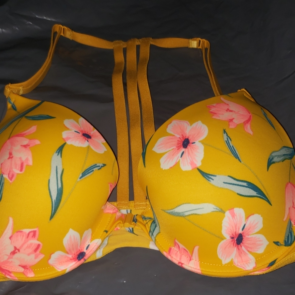 Seamless raw-cut edges

Hipster style with a littl